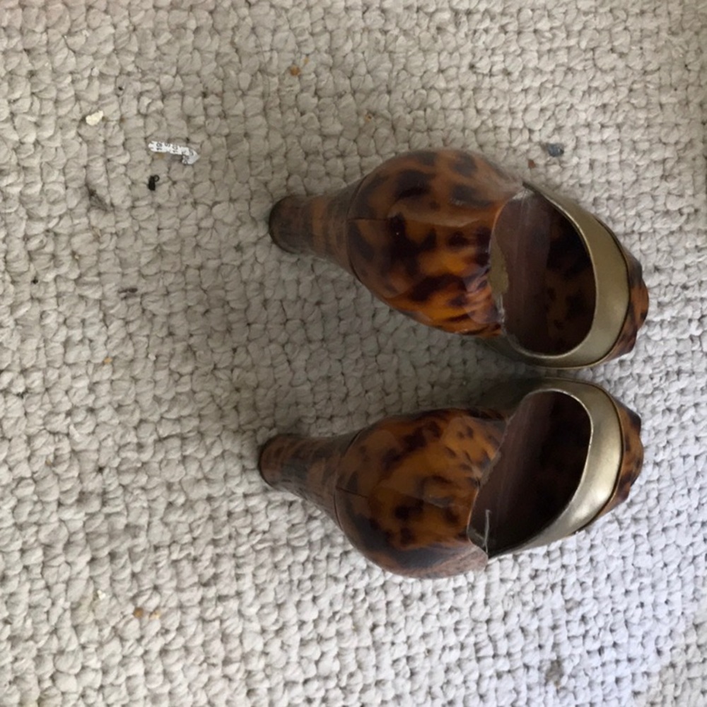 Shoes - Picture 3 of 4
